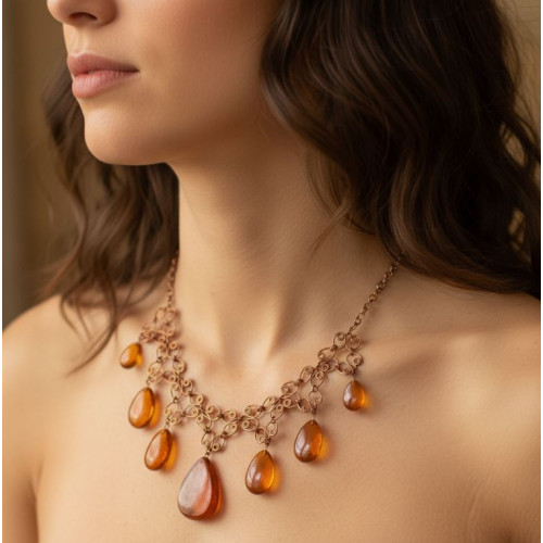 Vintaģe necklace with cognac-colored amber